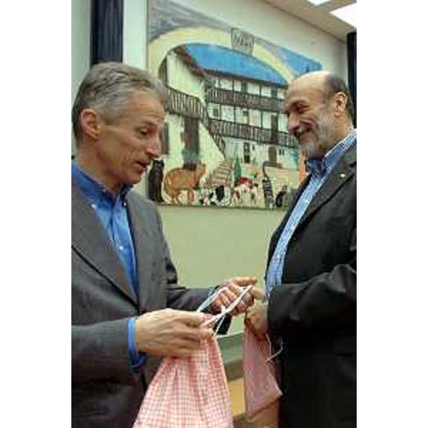 Riccardo Illy (Presidente Regione Friuli Venezia Giulia) e Carlo Petrini (Presidente Slow Food) (Udine, 15/04/05)