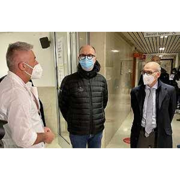 Il vicegovernatore del Friuli Venezia Giulia con delega alla Salute, Riccardo Riccardi, allOspedale Santa Maria della Misericordia di Udine allavvio della campagna vaccinale contro il Covid-19 per il personale dellAteneo friulano, alla presenza del rettore Roberto Pinton. - Il vicegovernatore del Friuli Venezia Giulia con delega alla Salute, Riccardo Riccardi, allOspedale Santa Maria della Misericordia di Udine allavvio della campagna vaccinale contro il Covid-19 per il personale dellAteneo friulano, alla presenza del rettore Roberto Pinton.