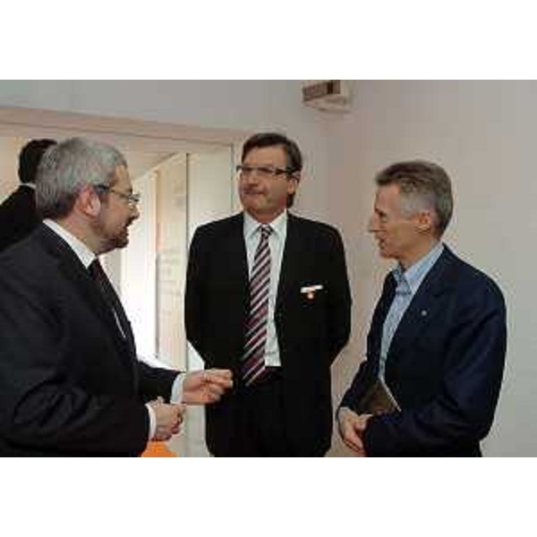 Riccardo Illy (Presidente Regione Friuli Venezia Giulia) con Furio Honsell (Rettore dell'Università di Udine) e Mario Moretti Polegato (Fondatore di Geox) al Premio Innovazione (Trieste, 12/04/05)