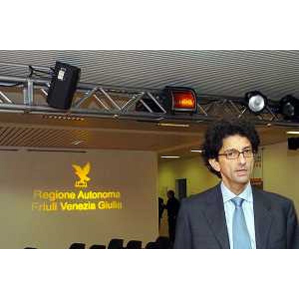 Isaac Getz (docente di Idea Involvement Innovation Management alla ESCP-EAP European School of Management di Parigi) al Premio Innovazione (Trieste, 12/04/05)