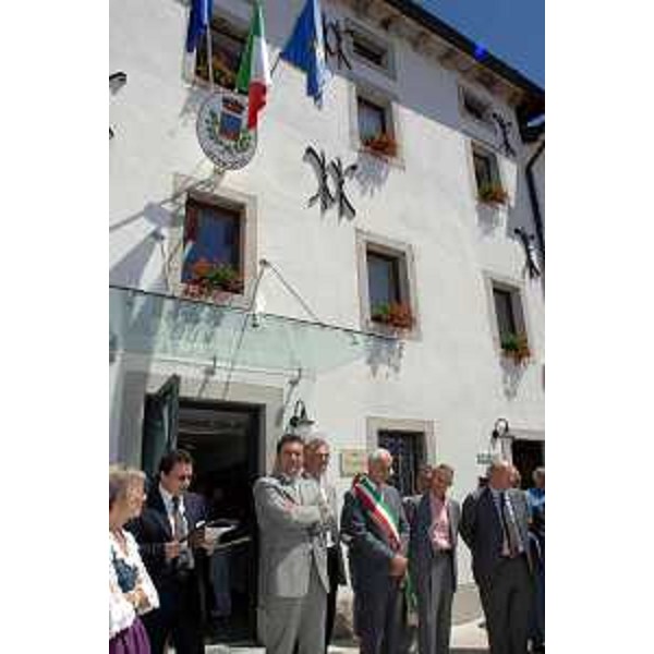 Riccardo Illy (Presidente Friuli Venezia Giulia) all'inaugurazione dell'albergo diffuso "Altopiano di Lauco"