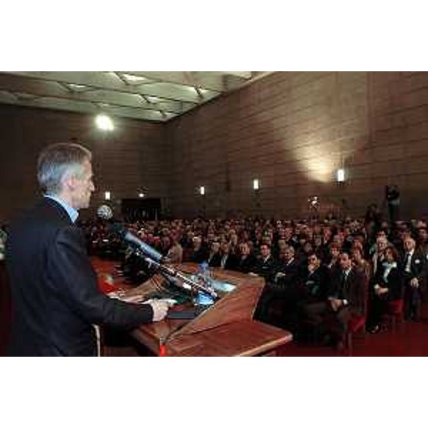 Riccardo Illy (Presidente Regione Friuli Venezia Giulia) alla laurea honoris causa in Ingegneria meccanica conferita ad Armando Cimolai (Trieste, 11/04/05)
