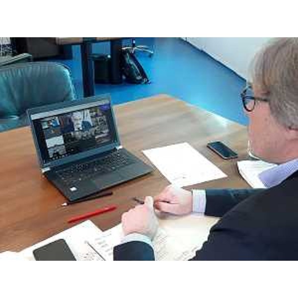 L'assessore regionale alle Attività produttive e turismo, Sergio Emidio Bini, in collegamento con la Commissione turismo della Conferenza delle Regioni durante l'incontro con il ministro per il Turismo, Massimo Garavaglia. - L'assessore regionale alle Attività produttive e turismo, Sergio Emidio Bini, in collegamento con la Commissione turismo della Conferenza delle Regioni durante l'incontro con il ministro per il Turismo, Massimo Garavaglia.