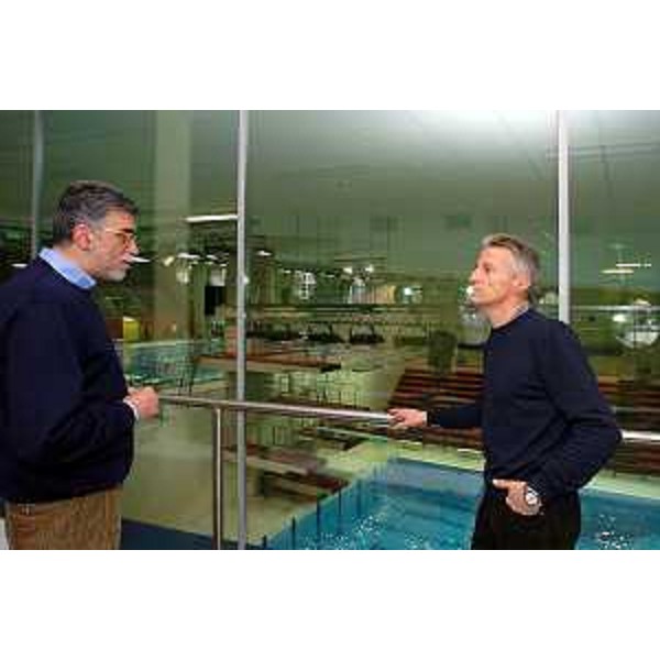 Riccardo Illy (Presidente Regione Friuli Venezia Giulia) e Franco Del Campo (direttore tecnico del Centro federale FIN) al nuovo polo natatorio (Trieste, 09/04/05)