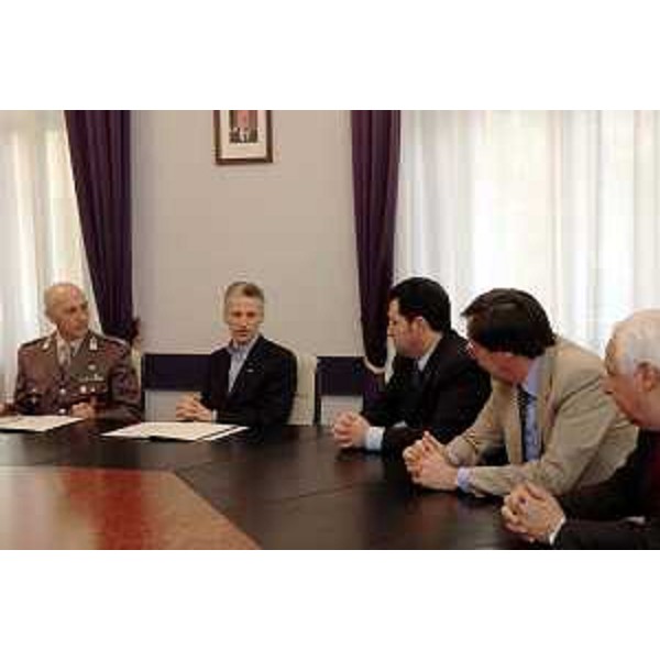 Riccardo Illy (Presidente Regione Friuli Venezia Giulia) e Franco Iacop (Assessore Regionale per le relazioni internazionali, comunitarie e autonomie locali) alla firma protocollo con Guardia di Finanza (Trieste, 07/04/05)