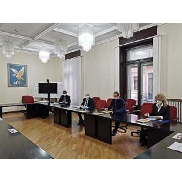 La presentazione del volume alla presenza della direttrice dellUfficio scolastico regionale, Daniela Beltrame, e del direttore di Arpa, Stellio Vatta. - La presentazione del volume alla presenza della direttrice dellUfficio scolastico regionale, Daniela Beltrame, e del direttore di Arpa, Stellio Vatta.