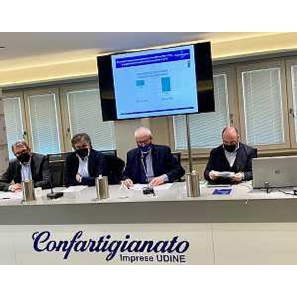 L'assessore regionale alle Attività produtrtive, Sergio Emidio Bini, alla presentazione a Udine dell'indagine congiunturale sul comparto dell'artigianato - L'assessore regionale alle Attività produtrtive, Sergio Emidio Bini, alla presentazione a Udine dell'indagine congiunturale sul comparto dell'artigianato