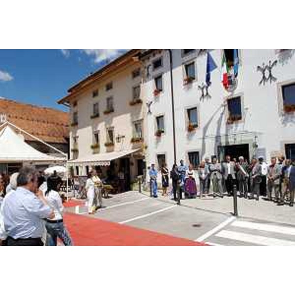 Riccardo Illy (Presidente Friuli Venezia Giulia) all'inaugurazione dell'albergo diffuso "Altopiano di Lauco"
