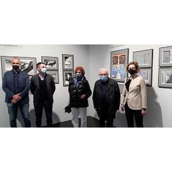 L'assessore regionale alla Cultura, Tiziana Gibelli, al centro, con (da sx a dx) il curatore della mostra Fulvio Dell'Agnese, l'assessore comunale alle politiche culturali e del territorio, Fabio Cristante, il maestro Elio Ciol e la sindaca Lavinia Clarotto. - L'assessore regionale alla Cultura, Tiziana Gibelli, al centro, con (da sx a dx) il curatore della mostra Fulvio Dell'Agnese, l'assessore comunale alle politiche culturali e del territorio, Fabio Cristante, il maestro Elio Ciol e la sindaca Lavinia Clarotto.