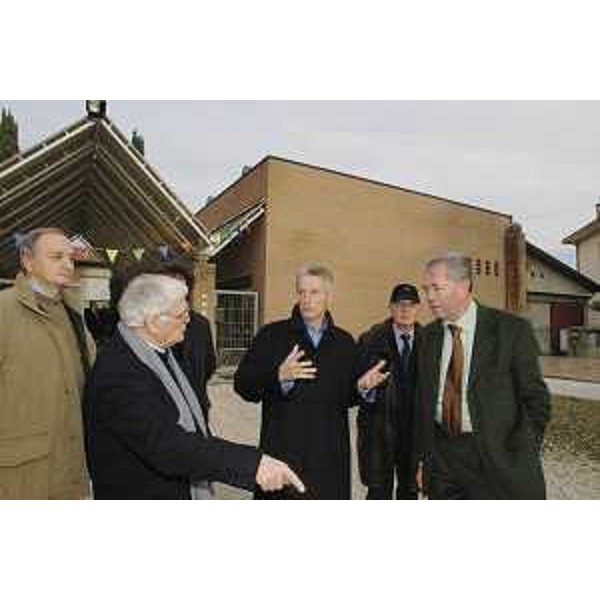 Riccardo Illy (Presidente Regione Friuli Venezia Giulia) in visita a Fontanafredda accompagnato dal Parroco, don Luigi Stefanuto, e dal Sindaco Giovanni Baviera. (Fontanafredda 05/12/07)