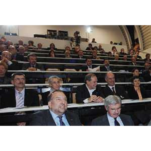 Roberto Cosolini (Assessore regionale Università) e Giovanni Pavan (Presidente Consorzio universitario Pordenone) al 15° anniversario di attività del Consorzio universitario di Pordenone. (Pordenone 05/12/07) 