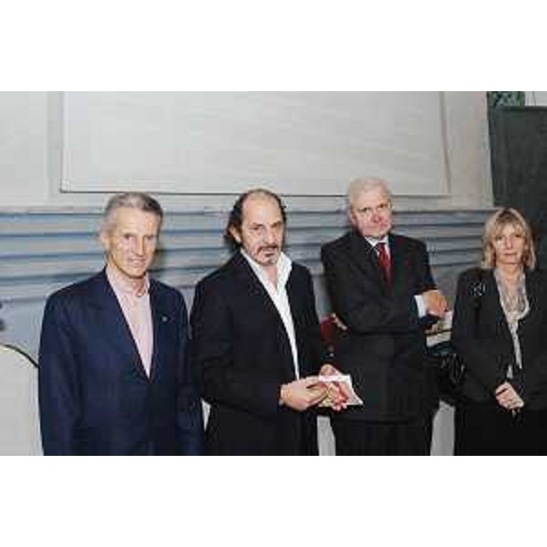 Riccardo Illy (Presidente Regione Friuli Venezia Giulia) e Pino Roveredo (Scrittore) alla presentazione del volume "Vis-à-vis" curato da Pino Roveredo ed edito da "Il Sole 24 Ore" in accordo con la Regione Friuli Venezia Giulia, nella sede di Friulia a Trieste. (Trieste 06/12/07)