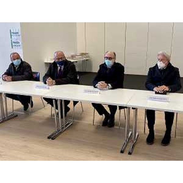 Un momento dell'incontro con la stampa duranta l'inaugurazione del nuovo centro vaccinale di Gorizia. - Un momento dell'incontro con la stampa duranta l'inaugurazione del nuovo centro vaccinale di Gorizia.