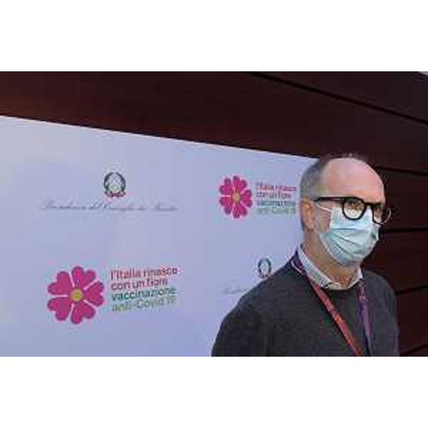 Il vicegovernatore del Friuli Venezia Giulia con delega alla Salute, Riccardo Riccardi, subito dopo la firma dei due protocolli tra la Regione lUniversità di Udine e lAzienda sanitaria universitaria Friuli centrale e tra lAmministrazione regionale, lUniversità di Trieste e lAzienda sanitaria universitaria Giuliano Isontina, relativo allimpiego di questi futuri professionisti del campo medico per la somministrazione dei vaccini. - Il vicegovernatore del Friuli Venezia Giulia con delega alla Salute, Riccardo Riccardi, subito dopo la firma dei due protocolli tra la Regione lUniversità di Udine e lAzienda sanitaria universitaria Friuli centrale e tra lAmministrazione regionale, lUniversità di Trieste e lAzienda sanitaria universitaria Giuliano Isontina, relativo allimpiego di questi futuri professionisti del campo medico per la somministrazione dei vaccini. 