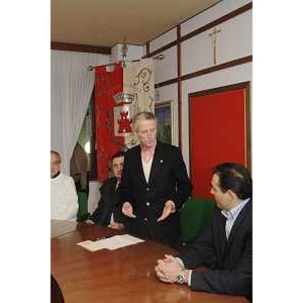 Riccardo Illy (Presidente Regione Friuli Venezia Giulia) e gli assessori regionali Enzo Marsilio (Montagna) e Gianni Pecol Cominotto (Sistemi informativi) nel Municipio di Raveo con Daniele Ariis (Sindaco Raveo). (Raveo 09/12/07)