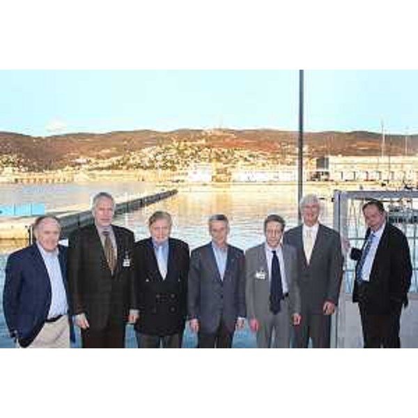 Riccardo Illy (Presidente Regione Friuli Venezia Giulia) con gli ospiti dei "Nobels Colloquia in Trieste" alla Stazione Marittima di Trieste. (Trieste 03/12/07)