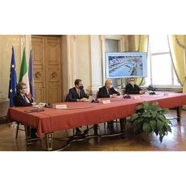 Un momento della presentazione dell'accordo di programma sul torrente Chiave. - Un momento della presentazione dell'accordo di programma sul torrente Chiave.