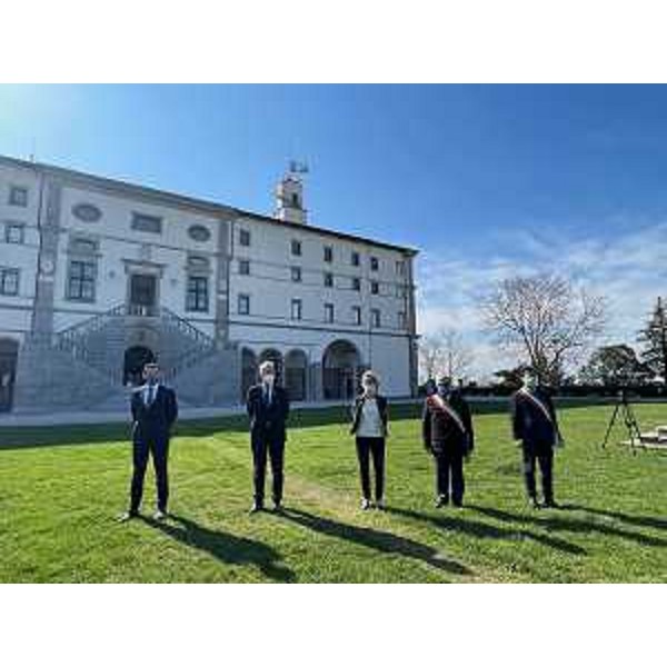 L'assessore regionale alle Finanze, Barbara Zilli, il presidente del Consiglio regionale, Piero Mauro Zanin, il sindaco di udine, Pietro Fontanini, e Markus Maurmair presidente dell'Assemblea della comunità linguistica friulana. - L'assessore regionale alle Finanze, Barbara Zilli, il presidente del Consiglio regionale, Piero Mauro Zanin, il sindaco di udine, Pietro Fontanini, e Markus Maurmair presidente dell'Assemblea della comunità linguistica friulana.