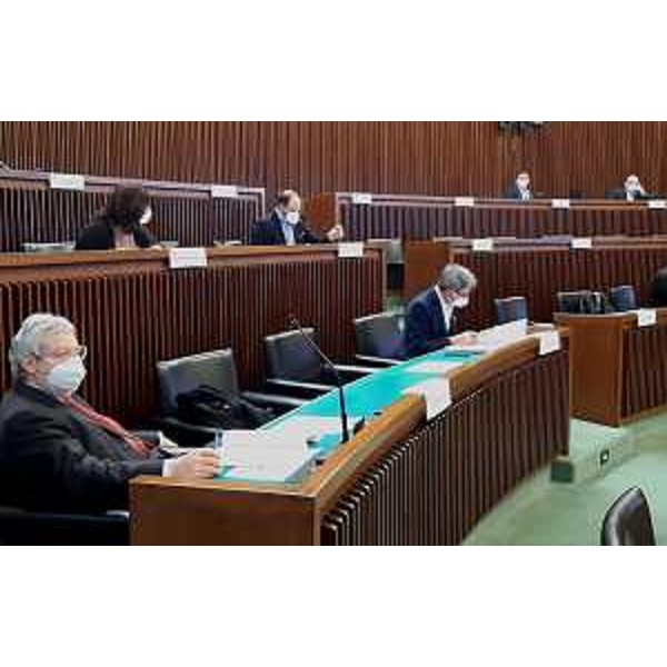 I banchi dell'Opposizione con i capigruppo durante i lavori della IV Commissione - I banchi dell'Opposizione con i capigruppo durante i lavori della IV Commissione