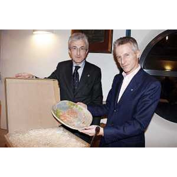 Riccardo Illy (Presidente Regione Friuli Venezia Giulia) con Angelo Masotti Cristofoli (Sindaco Zoppola) nel Municipio di Zoppola. (Zoppola 12/12/07)