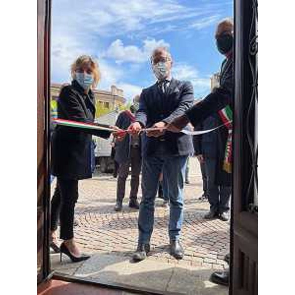 Il presidente Piero Mauro Zanin inaugura la mostra fotografica insieme all'assessore Barbara Zilli e al sindaco Roberto Zuliani - Il presidente Piero Mauro Zanin inaugura la mostra fotografica insieme all'assessore Barbara Zilli e al sindaco Roberto Zuliani