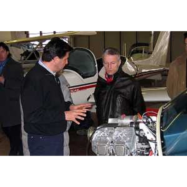 Riccardo Illy (Presidente Regione Friuli Venezia Giulia) in visita alla Fly Synthesis (Gonars, 11/03/05)