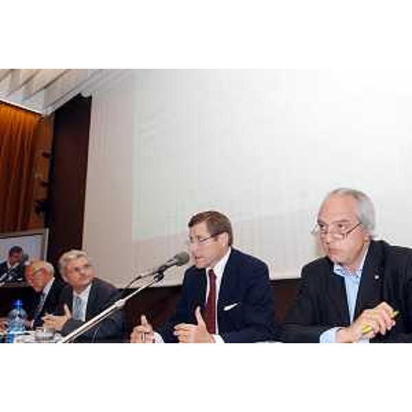 Gianni Pecol Cominotto (Assessore regionale all’organizzazione, personale e sistemi informativi) con Fabio Gava (Assessore alle Politiche dell'Economia, dello Sviluppo, della Ricerca e dell'Innovazione e Politiche Istituzionali della Regione Veneto) al convegno "L'ICT per lo svilupo del Nord-Est"