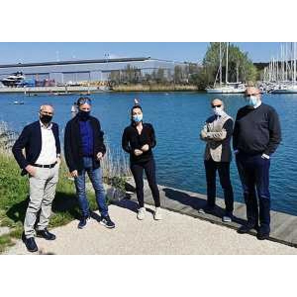 L'assessore regionale per la Difesa dell'ambiente Fabio Scoccimarro durante il sopralluogo compiuto a Monfalcone. - L'assessore regionale per la Difesa dell'ambiente Fabio Scoccimarro durante il sopralluogo compiuto a Monfalcone.