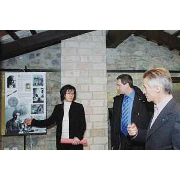 Riccardo Illy (Presidente Regione Friuli Venezia Giulia) a Buja visita la mostra “Le radici rinascimentali nei ritratti di Pietro Giampaoli” dedicata a Pietro Giampaoli. (Buja 14/12/07)
