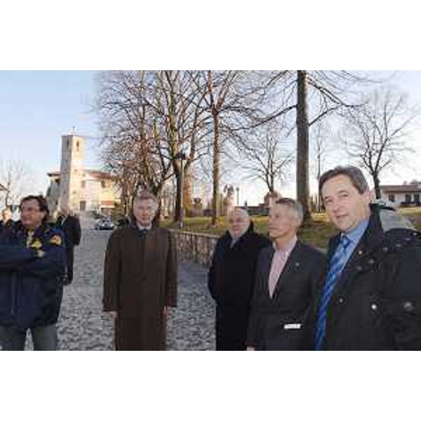 Riccardo Illy (Presidente Regione Friuli Venezia Giulia) a Buja per visitare la mostra “Le radici rinascimentali nei ritratti di Pietro Giampaoli” dedicata a Pietro Giampaoli. (Buja 14/12/07)