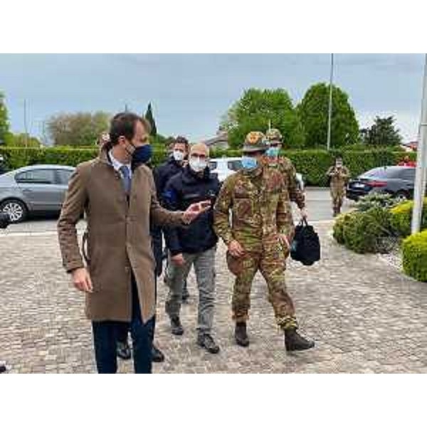 L'arrivo nella sede della Protezione civile Fvg del commissario Figliuolo accolto dal governatore Fedriga - L'arrivo nella sede della Protezione civile Fvg del commissario Figliuolo accolto dal governatore Fedriga