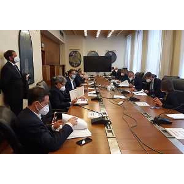 La riunione della Giunta per le nomine presieduta da Piero Mauro Zanin - La riunione della Giunta per le nomine presieduta da Piero Mauro Zanin