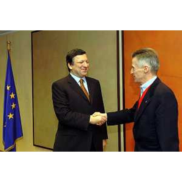 Riccardo Illy (Presidete Regione Friuli Venezia Giulia) con Jose' Manuel Barroso (Presidente della Commissione Europaea) all'ARE (Assemblea delle Regione D'Europa) (Bruxelles, 03/03/05)