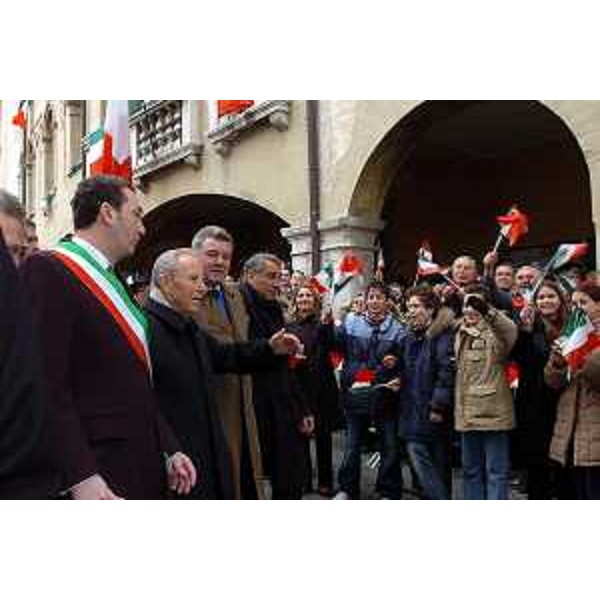 Carlo Azeglio Ciampi (Presidente della Repubblica) e Bolzonello in visita a Pordenone (Pordenone, 25/02/05)