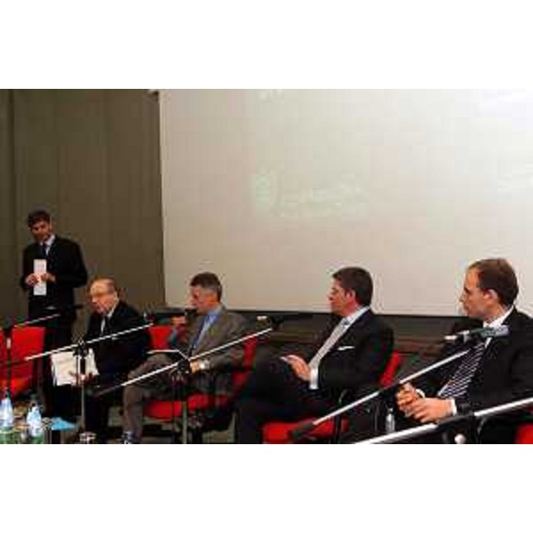 Riccardo Illy (Persidente Regione Friuli Venezia Giulia) al convegno Industria guardando all'Europa (Trieste, 23/02/05)