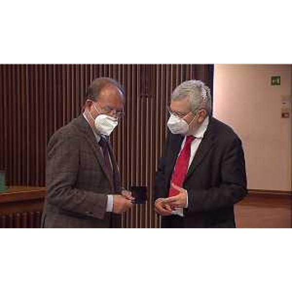 Walter Zalukar (Misto) e Furio Honsell (Open Fvg) durante i lavor d'Aula per il ddl 130 - Walter Zalukar (Misto) e Furio Honsell (Open Fvg) durante i lavor d'Aula per il ddl 130