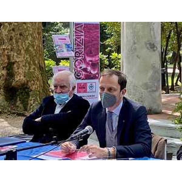 Il Governatore deFriuli Venezia Giulia Massimiliano Fedriga insieme al patron delle tappe del Giro d'Itala in regione Enzo Cainero - Il Governatore deFriuli Venezia Giulia Massimiliano Fedriga insieme al patron delle tappe del Giro d'Itala in regione Enzo Cainero