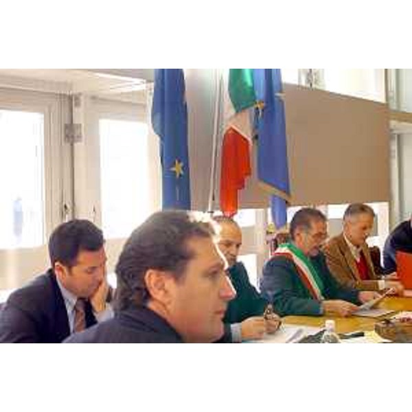 Riccardo Illy (Presidente Regione Friuli Venezia Giulia) e la giunta regionale con Sergio Straulino (Sindaco di Sutrio) a Sutrio (Sutrio, 18/02/05)
