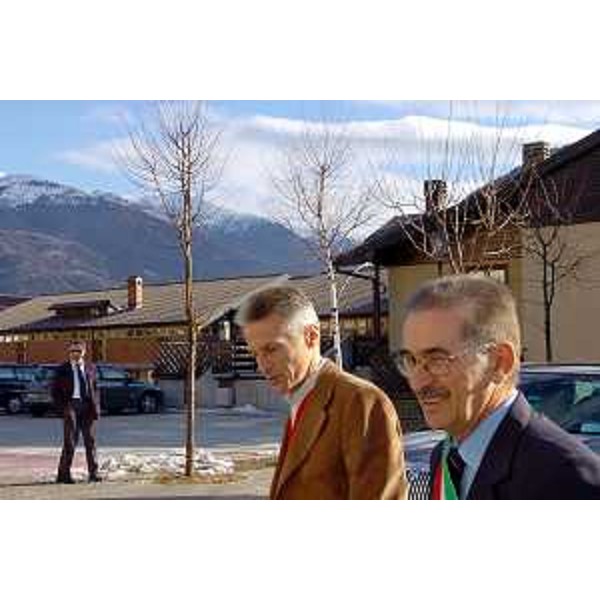 Riccardo Illy (Presidente Regione Friuli Venezia Giulia) e Sergio Straulino (Sindaco di Sutrio) (Sutrio, 18/02/05)
