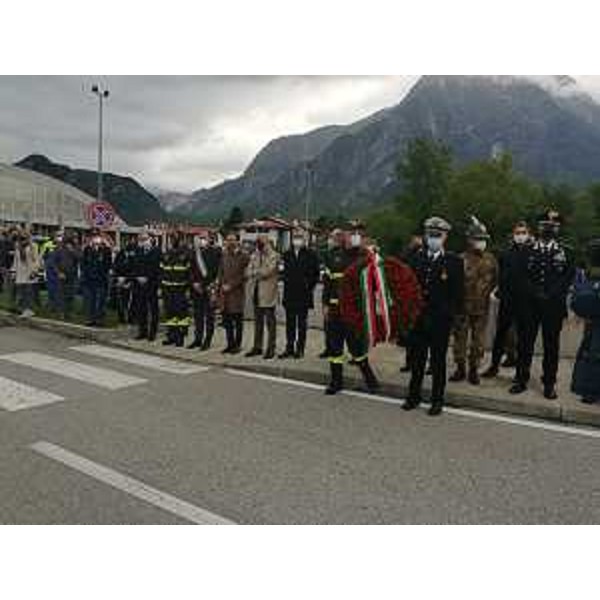 La cerimonia in piazzale Chiavola - La cerimonia in piazzale Chiavola