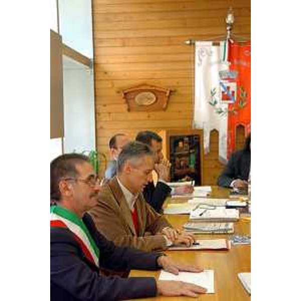 Riccardo Illy (Presidente Regione Friuli Venezia Giulia) e Sergio Straulino (Sindaco di Sutrio) (Sutrio, 18/02/05)