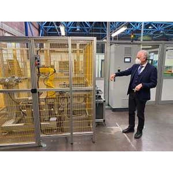 Il vicegovernatore del Friuli Venezia Giulia, Riccardo Riccardi, in occasione dellinaugurazione dellisola robotica dellofficina dellIstituto di istruzione superiore Linussio di Codroipo - Il vicegovernatore del Friuli Venezia Giulia, Riccardo Riccardi, in occasione dellinaugurazione dellisola robotica dellofficina dellIstituto di istruzione superiore Linussio di Codroipo