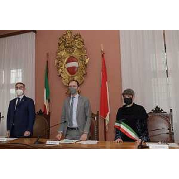 Il governatore del Friuli Venzia Giulia Massimiliano Fedriga, al centro, con l'Ad di Anas Massimo Simonini e il sidnaco di Cividale del Friuli Daniela Bernardi - Il governatore del Friuli Venzia Giulia Massimiliano Fedriga, al centro, con l'Ad di Anas Massimo Simonini e il sidnaco di Cividale del Friuli Daniela Bernardi