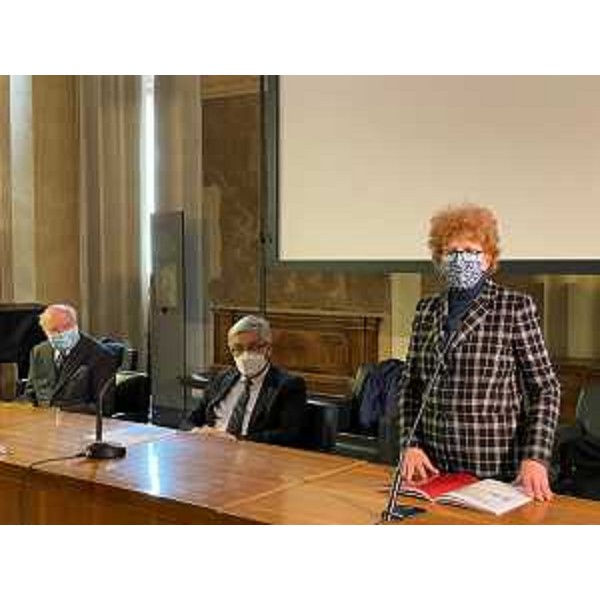 L'assessore regionale alla Cultura, Tiziana Gibelli, alla presentazione della 39.Triennale europea dell'Incisione al Castello di Udine e con il curatore della mostra, professor Giuseppe Bergamini. - L'assessore regionale alla Cultura, Tiziana Gibelli, alla presentazione della 39.Triennale europea dell'Incisione al Castello di Udine e con il curatore della mostra, professor Giuseppe Bergamini.