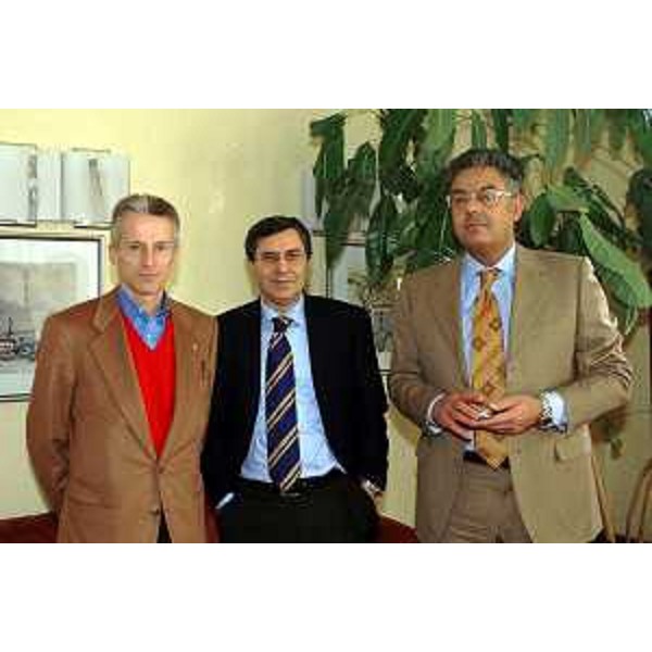 Riccardo Illy (Presidente Regione Friuli Venezia Giulia) e Roberto Antonaz (Assessore Regionale all'istruzione, cultura, sport e pace) incontrano Francesco Pagliuso (direttore dell'Ufficio scolastico regionale) (Trieste, 16/02/05)