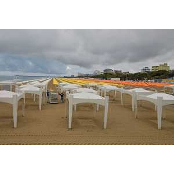 La spiaggia di Lignano Sabbiadoro. - La spiaggia di Lignano Sabbiadoro.