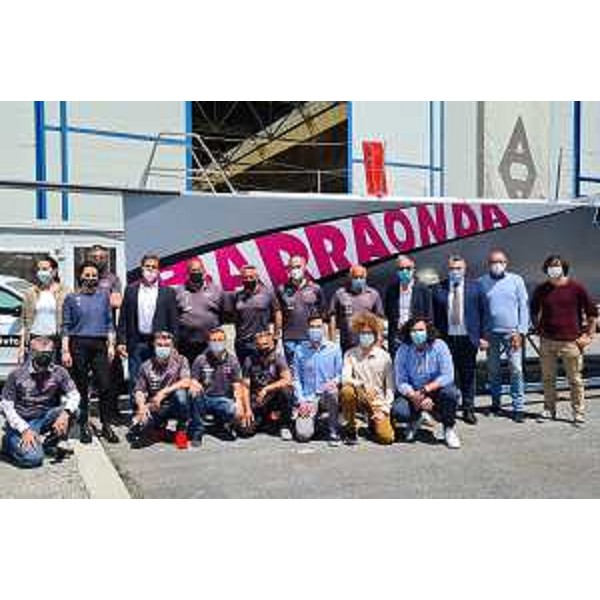 Il team di Barraonda e il consigliere regionale Diego Bernardis (Lega), terzultimo a destra - Il team di Barraonda e il consigliere regionale Diego Bernardis (Lega), terzultimo a destra