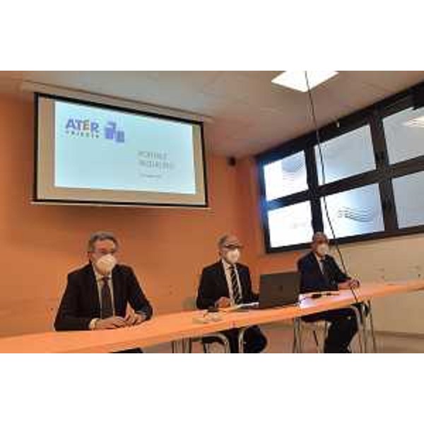 L'assessore regionale alle Infrastrutture e Territorio Graziano Pizzimenti con il presidente di Ater Trieste Riccardo Novacco e il presidente e amministratore delegato di Insiel Diego Antonini - L'assessore regionale alle Infrastrutture e Territorio Graziano Pizzimenti con il presidente di Ater Trieste Riccardo Novacco e il presidente e amministratore delegato di Insiel Diego Antonini