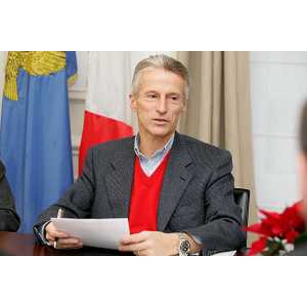 Riccardo Illy (Presidente ARE/Assemblea delle Regioni d'Europa e Presidente Friuli Venezia Giulia) al tavolo della firma del Protocollo "Insieme in Europa" a Bruxelles. (Bruxelles 17/12/07)