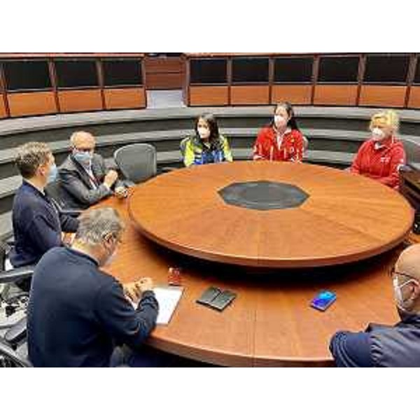Una fase dell'incontro in occasione della sottoscrizione della convenzione tra Protezione civile Regione, Croce rossa e Associazione degli Psicoligi per i popoli avvenuta a Palmanova alla presenza del vicegovernatore Riccardo Riccardi - Una fase dell'incontro in occasione della sottoscrizione della convenzione tra Protezione civile Regione, Croce rossa e Associazione degli Psicoligi per i popoli avvenuta a Palmanova alla presenza del vicegovernatore Riccardo Riccardi